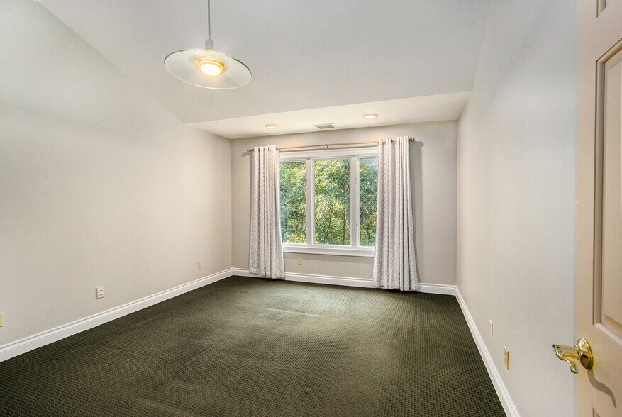 More Photos Of 7950 Moorsbridge Rd, Portage Office For Lease