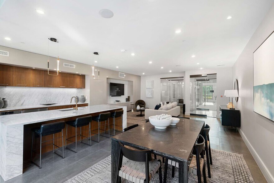 More Photos Of 3200 McKinney Ave, Dallas Multifamily For Sale