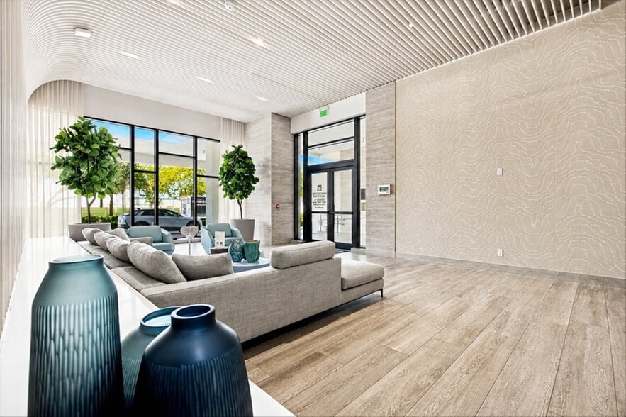 More Photos Of 2920-2950 NE 207th St, Aventura Unknown For Lease