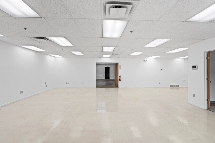 More Photos Of 27 Kent St, Ballston Spa Warehouse For Lease