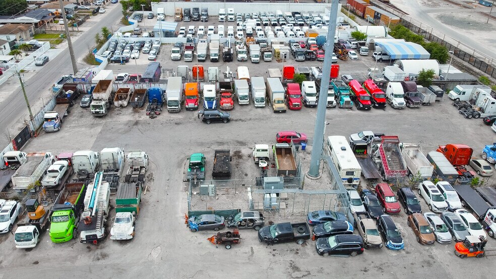 More Photos Of 3600 NW 95th St, Miami Auto Dealership For Lease