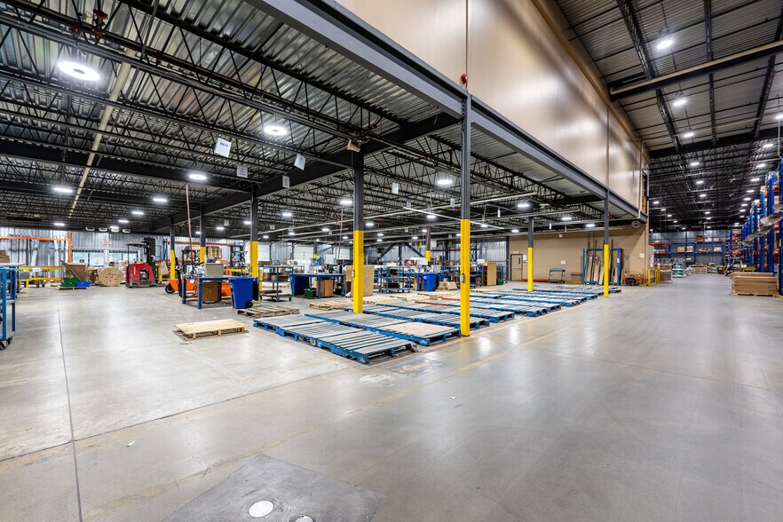 More Photos Of 5780 Rue Ontario E, Montréal Warehouse For Sale