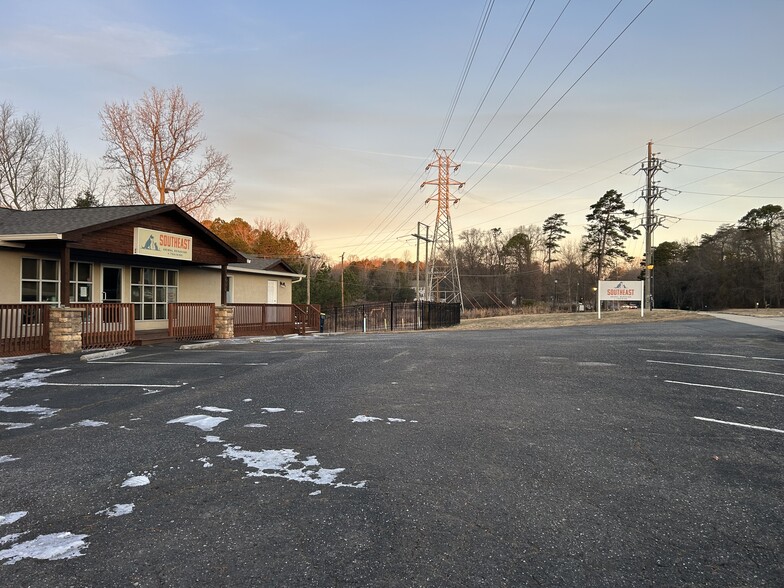 More Photos Of 10401 Rozzelles Ferry Rd, Charlotte Medical For Sale