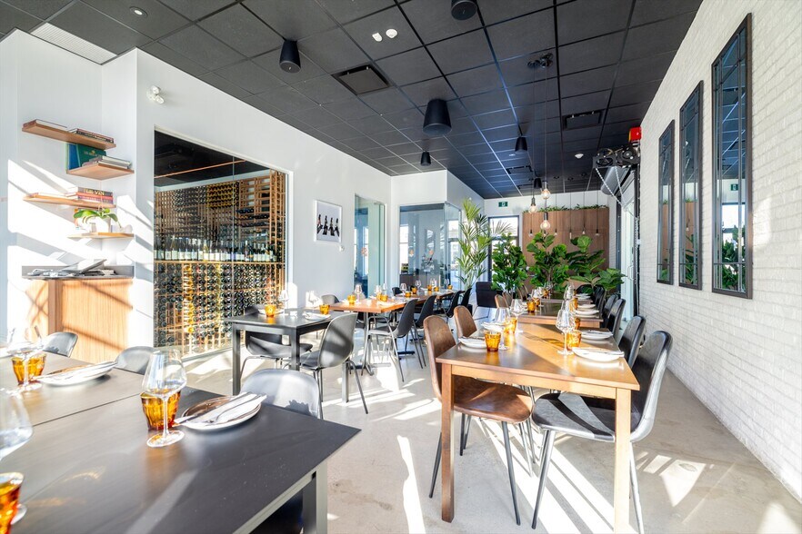 More Photos Of 65 Rue De La Rive Droite, Bromont Storefront Retail Office For Sale