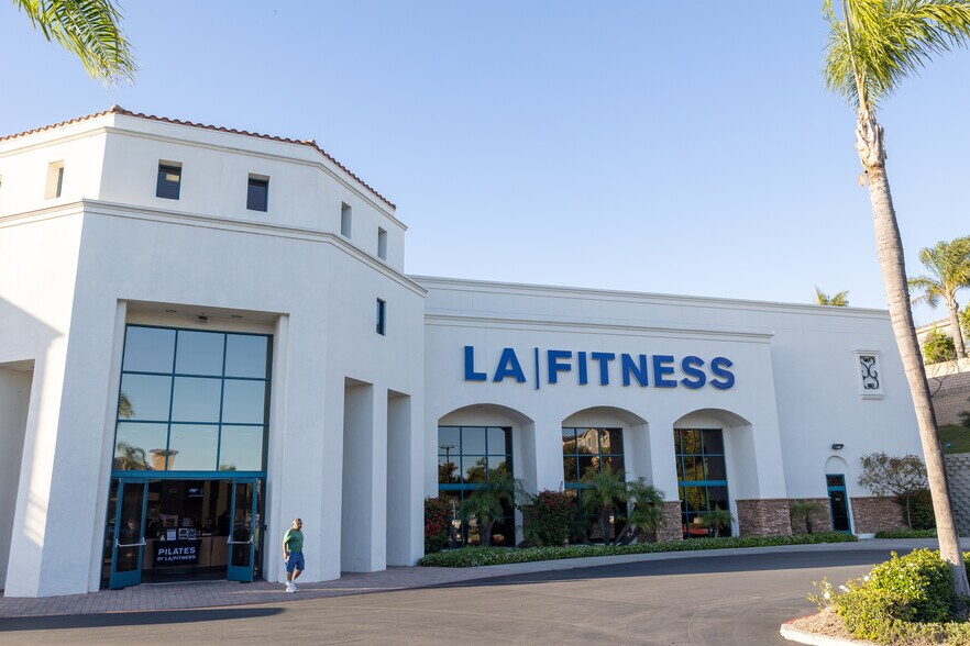 More Photos Of 1746 S Victoria Ave, Ventura Unknown For Lease
