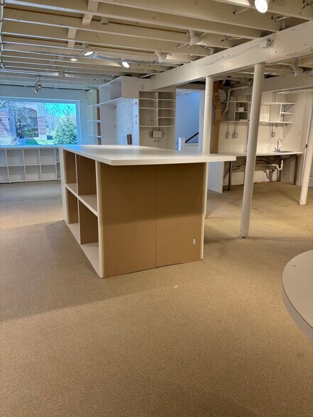 More Photos Of 3 Waterville Rd, Avon Office Residential For Lease