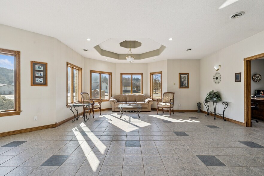 More Photos Of 702 Short St, Decorah Office For Sale