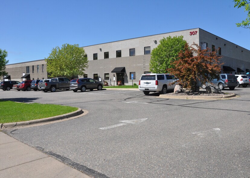 Primary Photo Of 307 12th Ave S, Buffalo Flex For Lease