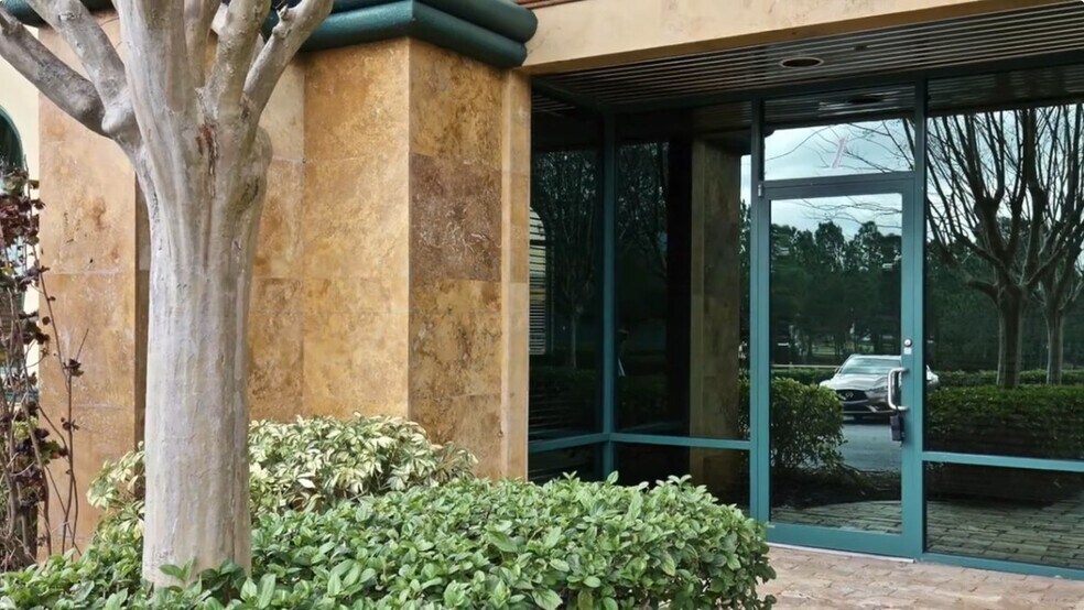 More Photos Of 6881 Kingspointe Pky, Orlando Flex For Lease