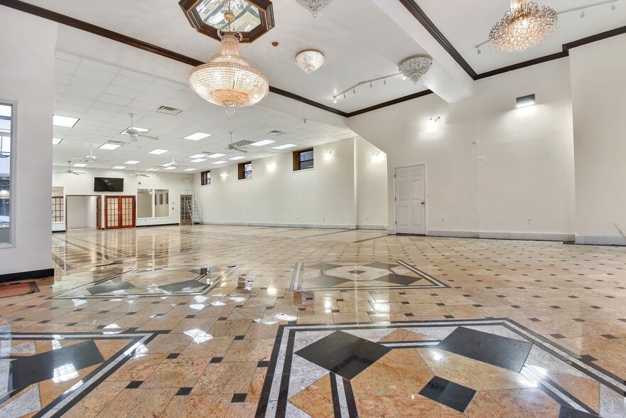 More Photos Of 507-511 45th St, Union City Health Club For Lease