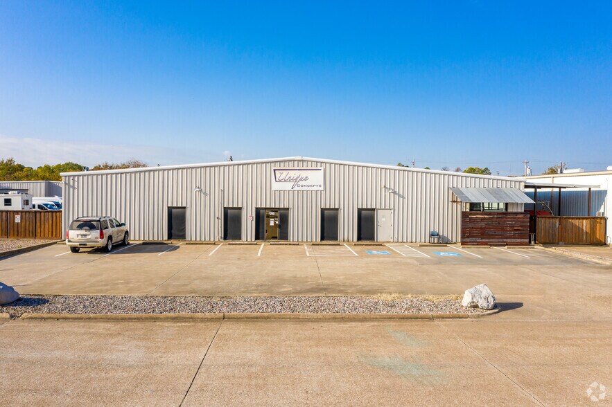 More Photos Of 1210 Metro Park Blvd, Lewisville Distribution For Lease