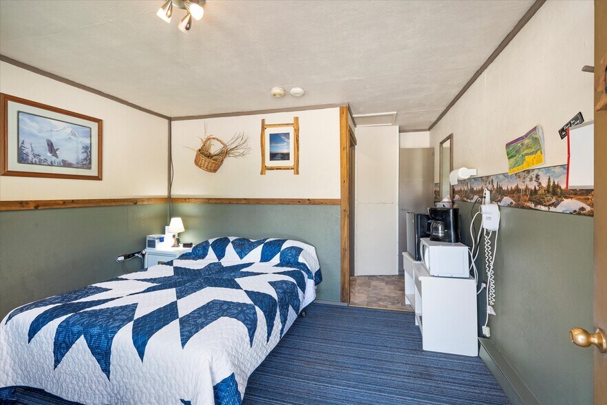 More Photos Of 7000 Graves Creek Rd, Lolo Bar For Sale