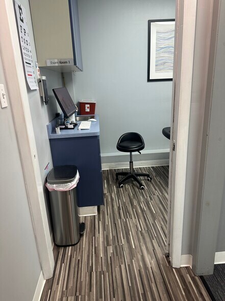 More Photos Of 31 Merrick Ave, Merrick Medical For Lease