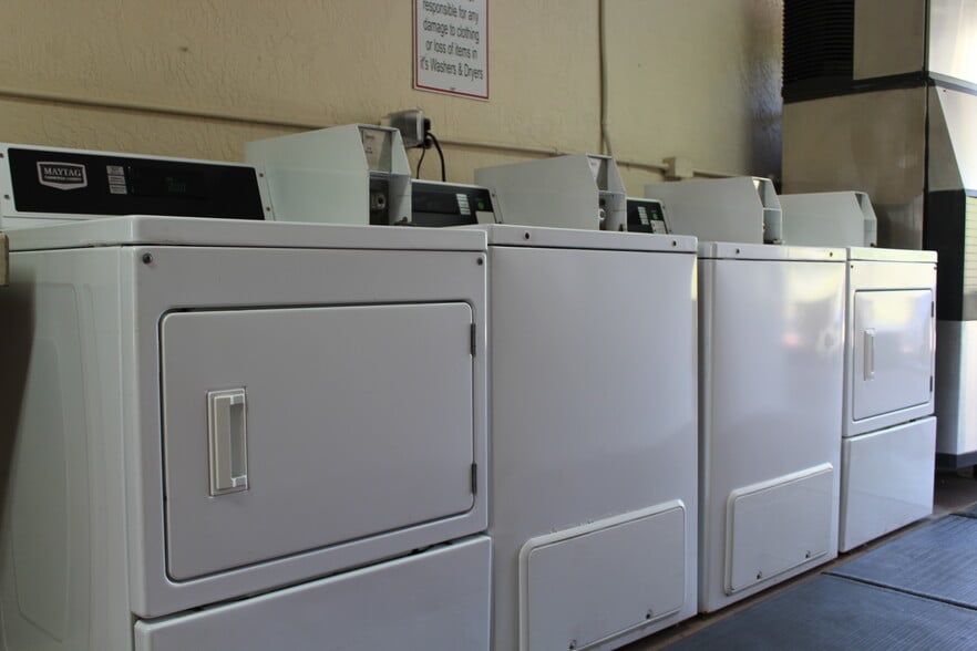 More Photos Of 333 SE Dixie Hwy, Florida City Hotel For Sale