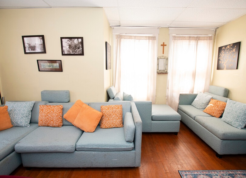 More Photos Of 900 E 9th St, Chester Religious Facility For Sale