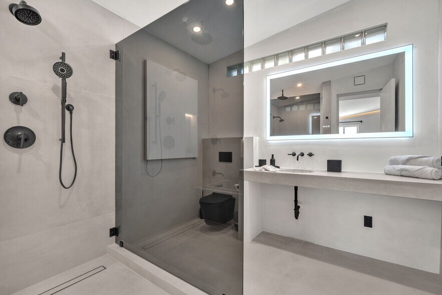 More Photos Of 120 NE 25th St, Miami Specialty For Sale