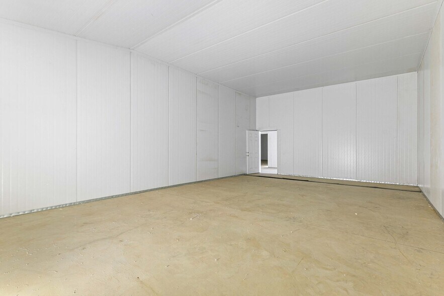 More Photos Of 22245 Mitchell Blvd, California City Warehouse For Lease