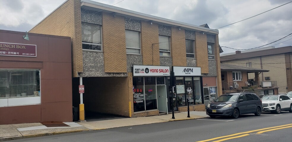 Primary Photo Of 442 Main St, Fort Lee Storefront Retail Office For Sale