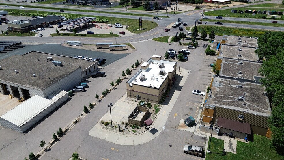 More Photos Of 101 W Lind St, Mankato Fast Food For Lease