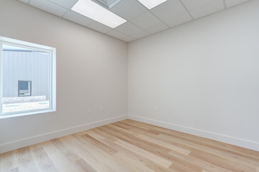 More Photos Of 3229 118th St, Lubbock Distribution For Sale