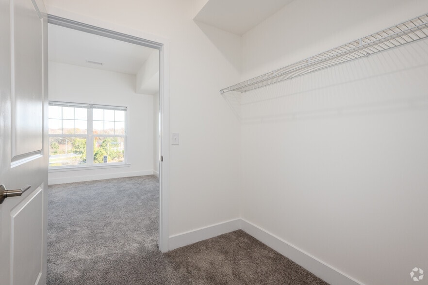 More Photos Of 214 Pier 1 Rd, Stevensville Apartments For Sale