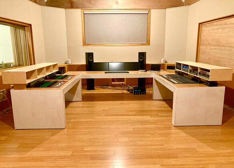 More Photos Of 405 Towne Ave, Los Angeles Showroom For Lease