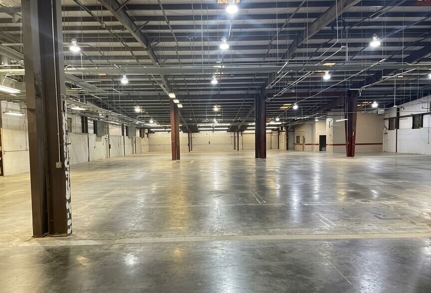 More Photos Of 45-50 Sunbelt Pky, Covington Warehouse For Sale