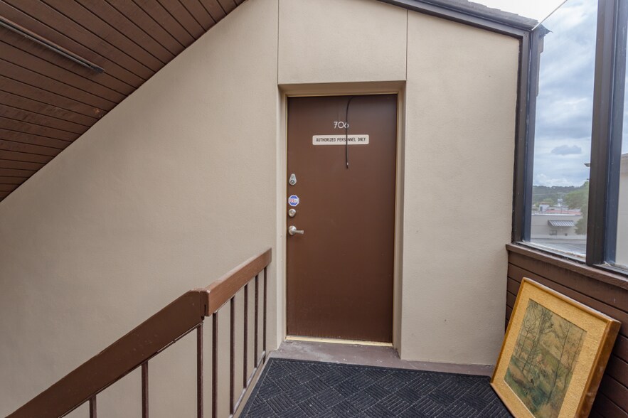 More Photos Of 2024 Arkansas Valley Dr, Little Rock Office For Sale