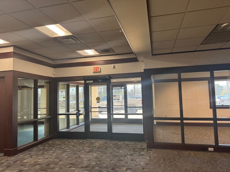 More Photos Of 1818-1820 N Coliseum Blvd, Fort Wayne General Retail For Lease