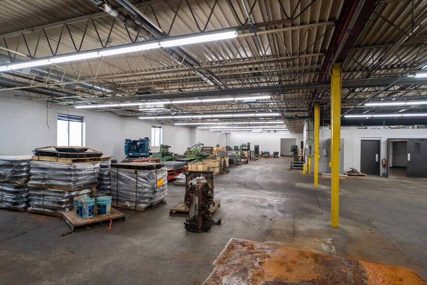 More Photos Of 1304 Valleyhigh Dr NW, Rochester Showroom For Sale