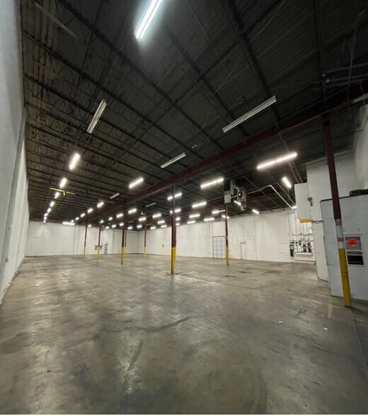 More Photos Of 30 Lafayette Pl, Kenilworth Warehouse For Lease