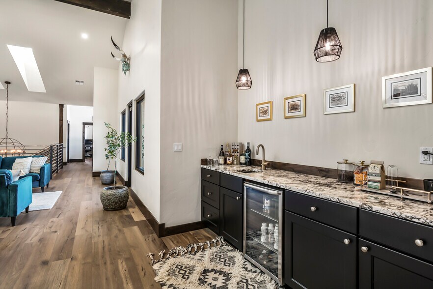 More Photos Of 19885 7th St, Bend Flex For Sale