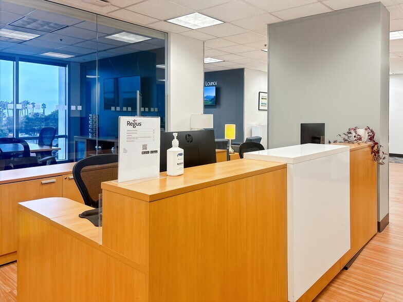 More Photos Of 701 Palomar Airport Rd, Carlsbad Coworking Space