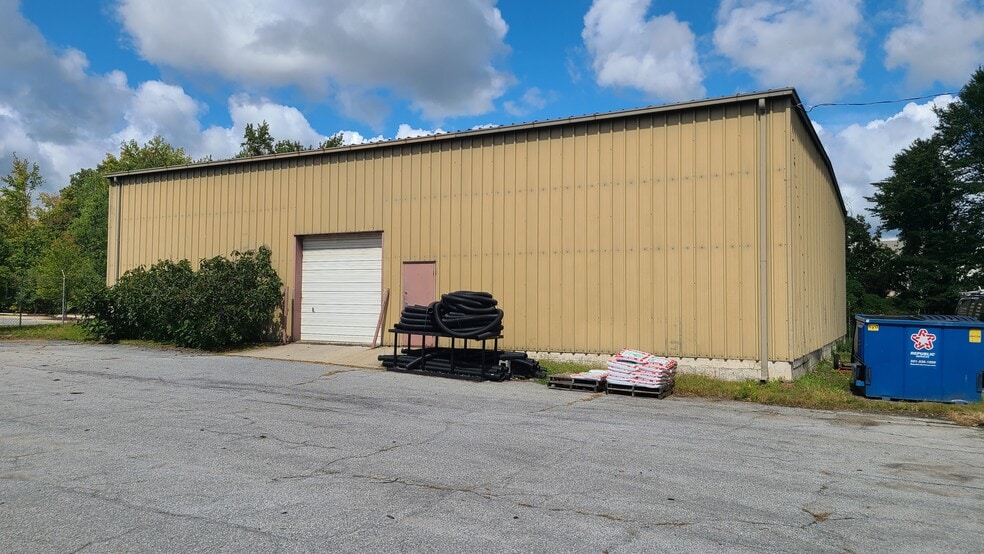 More Photos Of 9005 Woodyard Rd, Clinton Freestanding For Lease