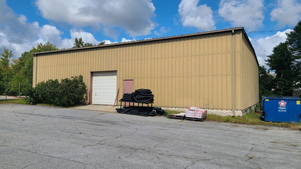 More Photos Of 9005 Woodyard Rd, Clinton Freestanding For Sale