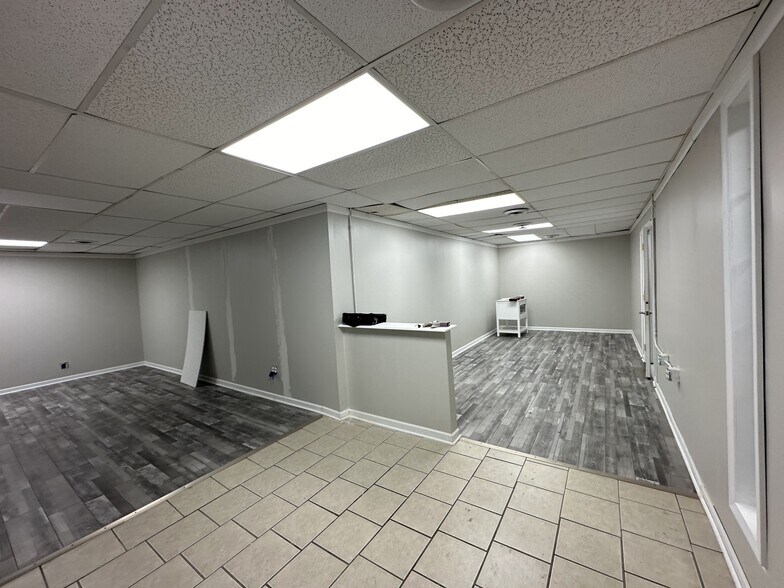 More Photos Of 30835 W 10 Mile Rd, Farmington Warehouse For Lease