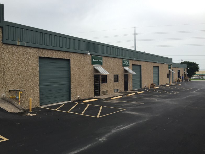 More Photos Of 8801 S 1st St, Austin Warehouse For Lease