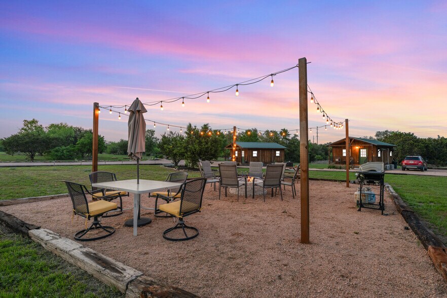 More Photos Of 212 Co 413 rd, Spicewood Hotel For Sale