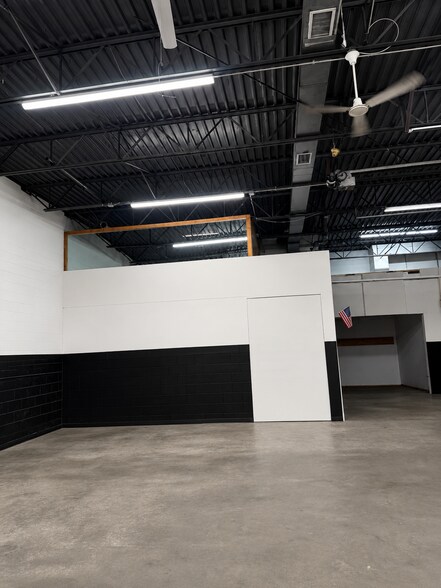 More Photos Of 91 Moffitt Blvd, Bay Shore Industrial For Lease