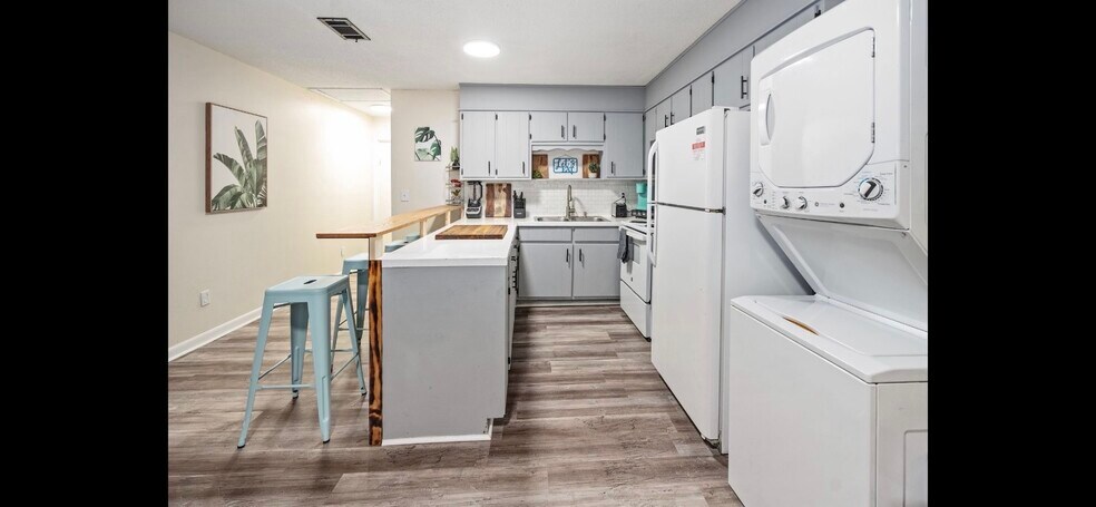 More Photos Of 2001 N 61st Ave, Pensacola Apartments For Sale