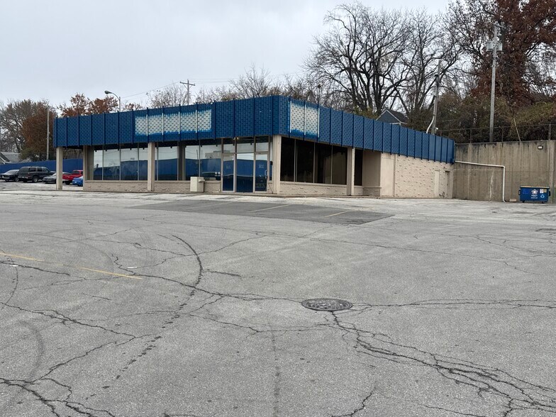 More Photos Of 405-523 E 24 Hwy, Independence Unknown For Lease