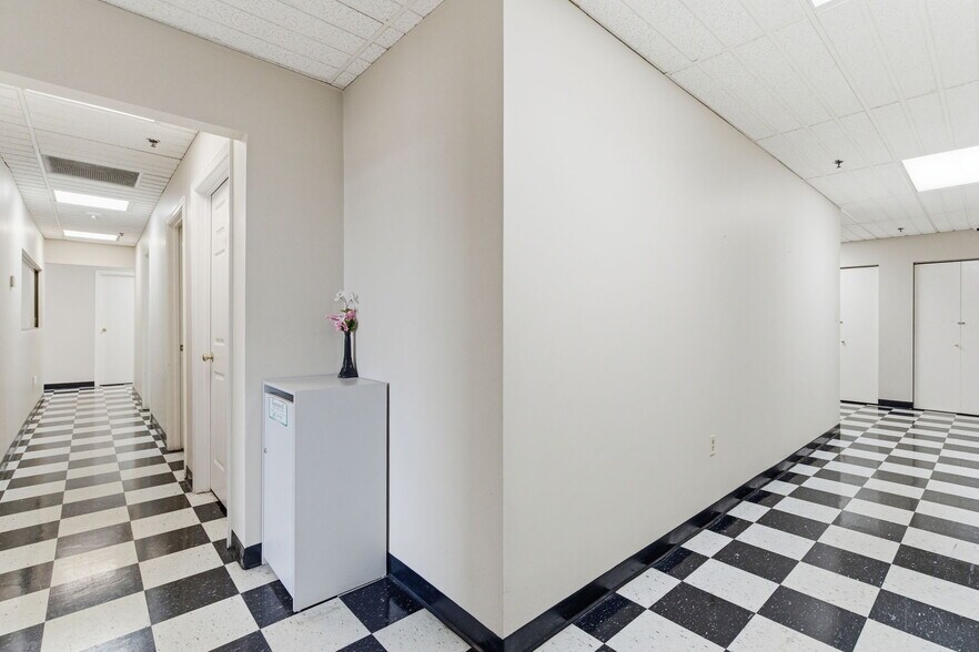 More Photos Of 1812 Cargo Ct, Louisville Warehouse For Sale