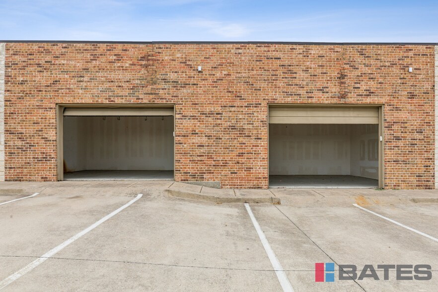 More Photos Of 198 Brothers Blvd, Red Oak Flex For Sale