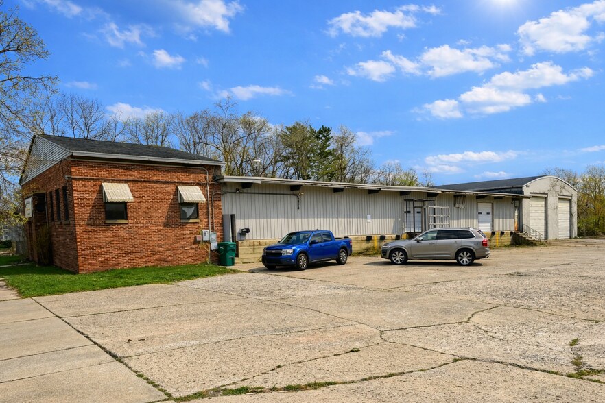 More Photos Of 1015 W Paterson St, Kalamazoo Warehouse For Sale