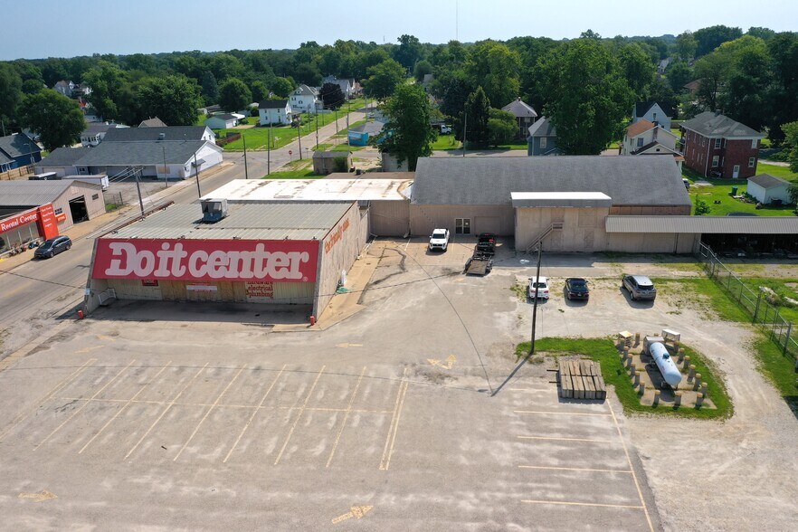 More Photos Of 472 Berrien St, Galesburg Flex For Sale