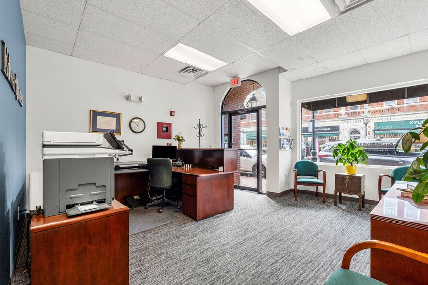 More Photos Of 535 Main St, Winchester Freestanding For Lease