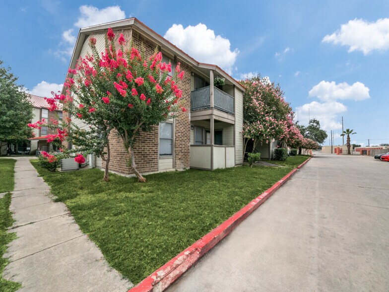 More Photos Of 7737 Skolout St, San Antonio Apartments For Sale