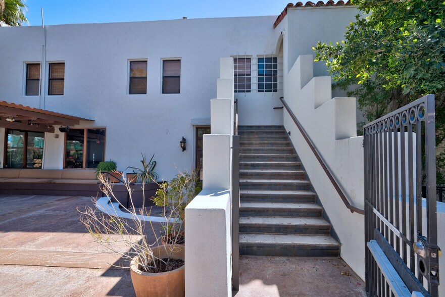 More Photos Of 369 N Palm Canyon Dr, Palm Springs Restaurant For Lease