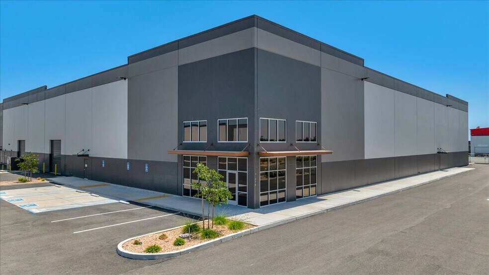 More Photos Of 30078 Bradham Dr, Visalia Distribution For Sale