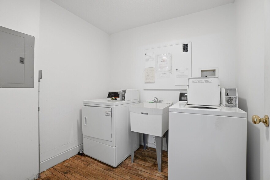 More Photos Of 4126 E Erie St, Willoughby Office For Sale